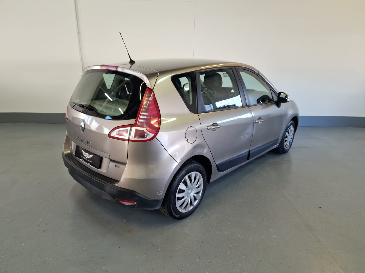 RENAULT Scénic 1.4 16V Turbo Expression-image-8