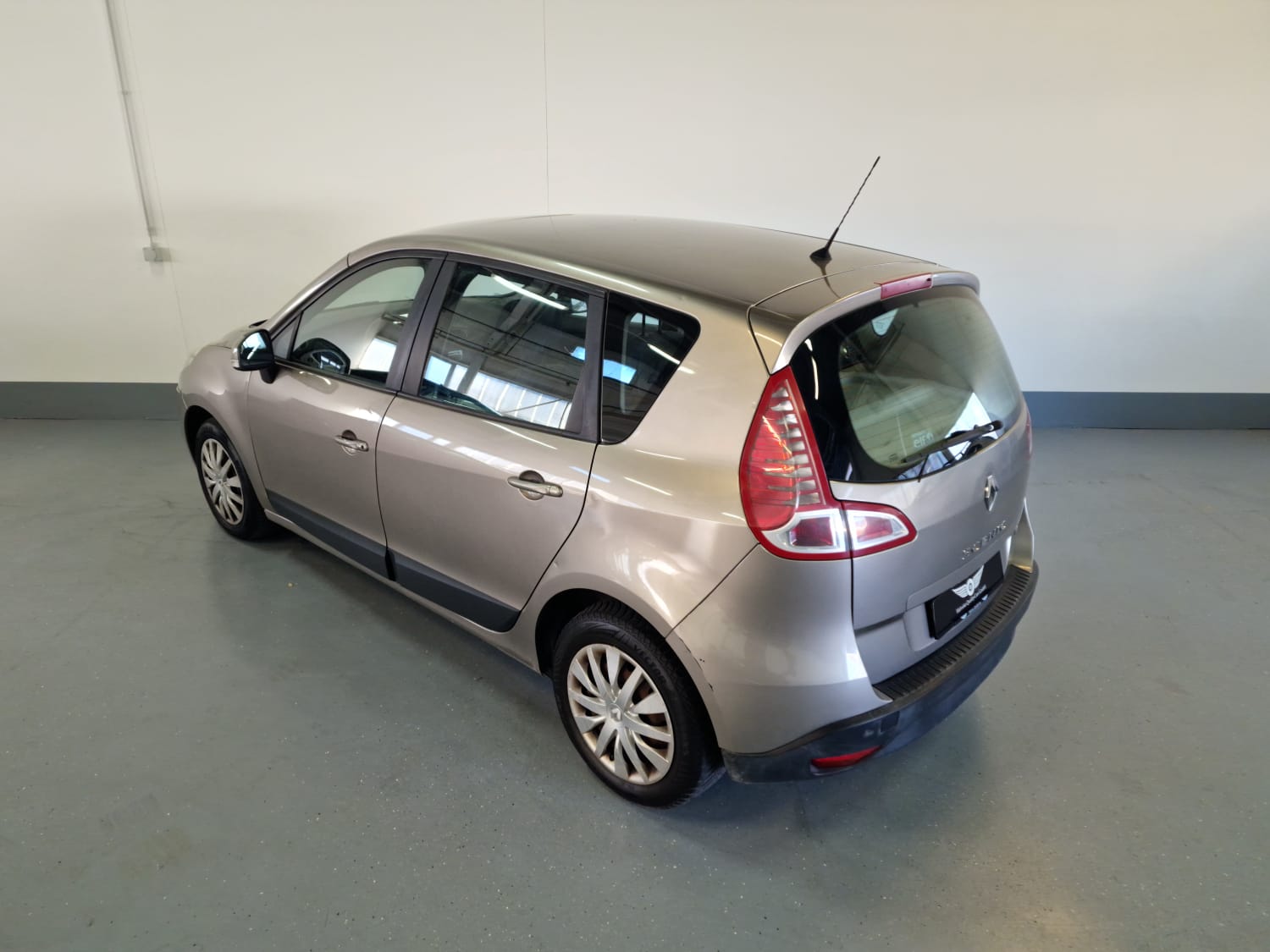 RENAULT Scénic 1.4 16V Turbo Expression-image-4
