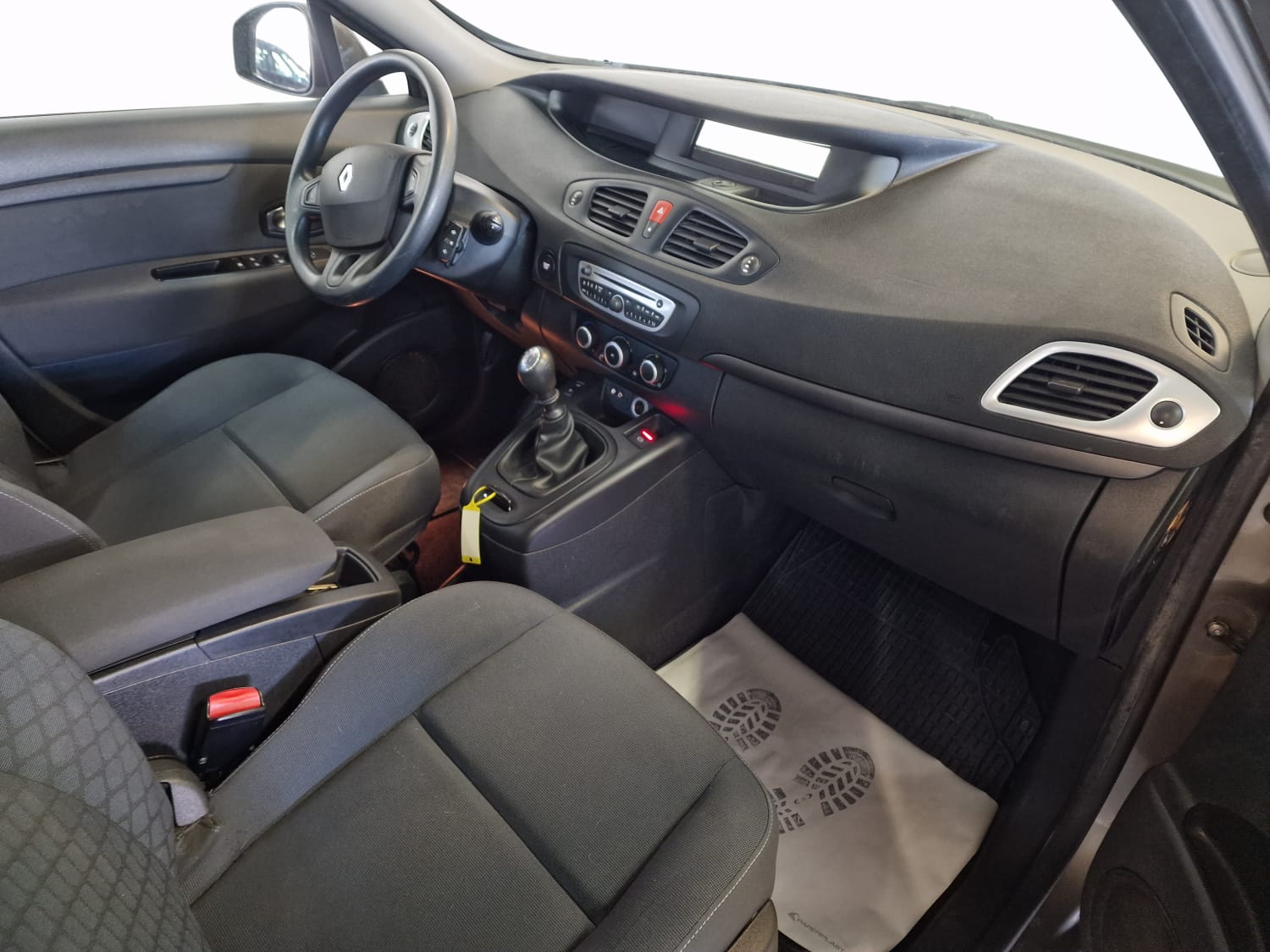RENAULT Scénic 1.4 16V Turbo Expression-image-11