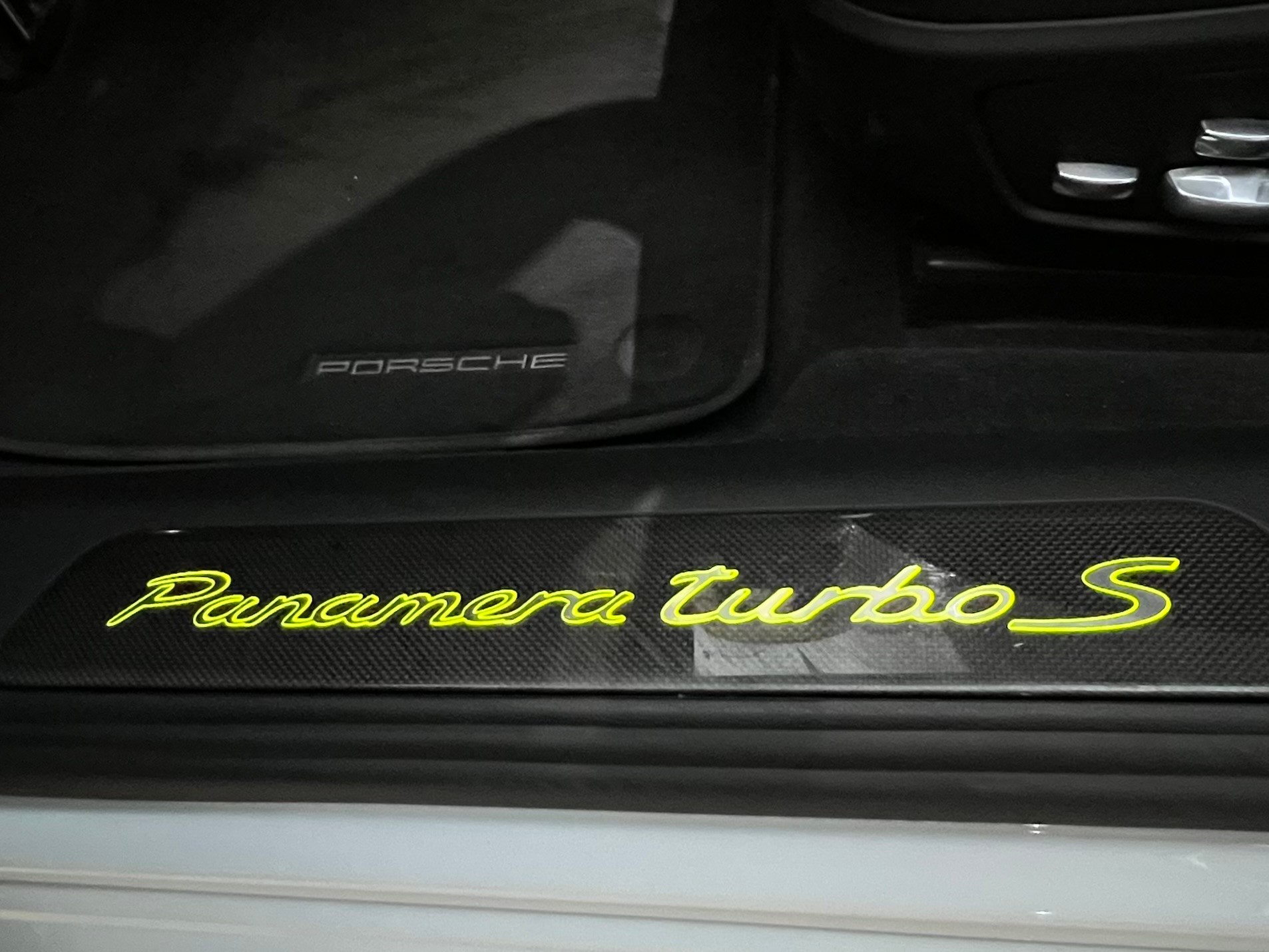 PORSCHE Panamera Turbo S E-Hybrid PDK-image-19