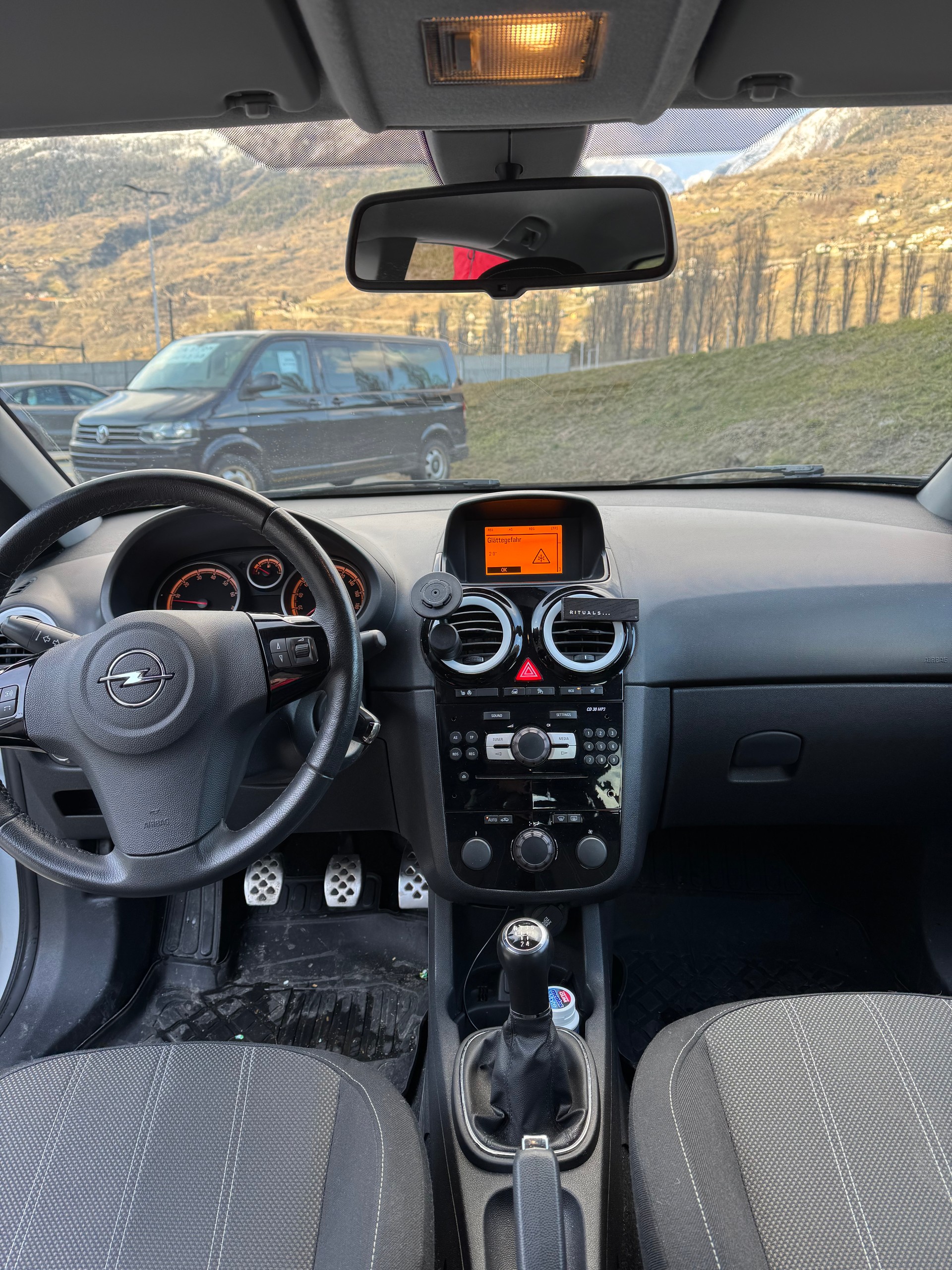 OPEL Corsa 1.4 Turbo Color Edition-image-1