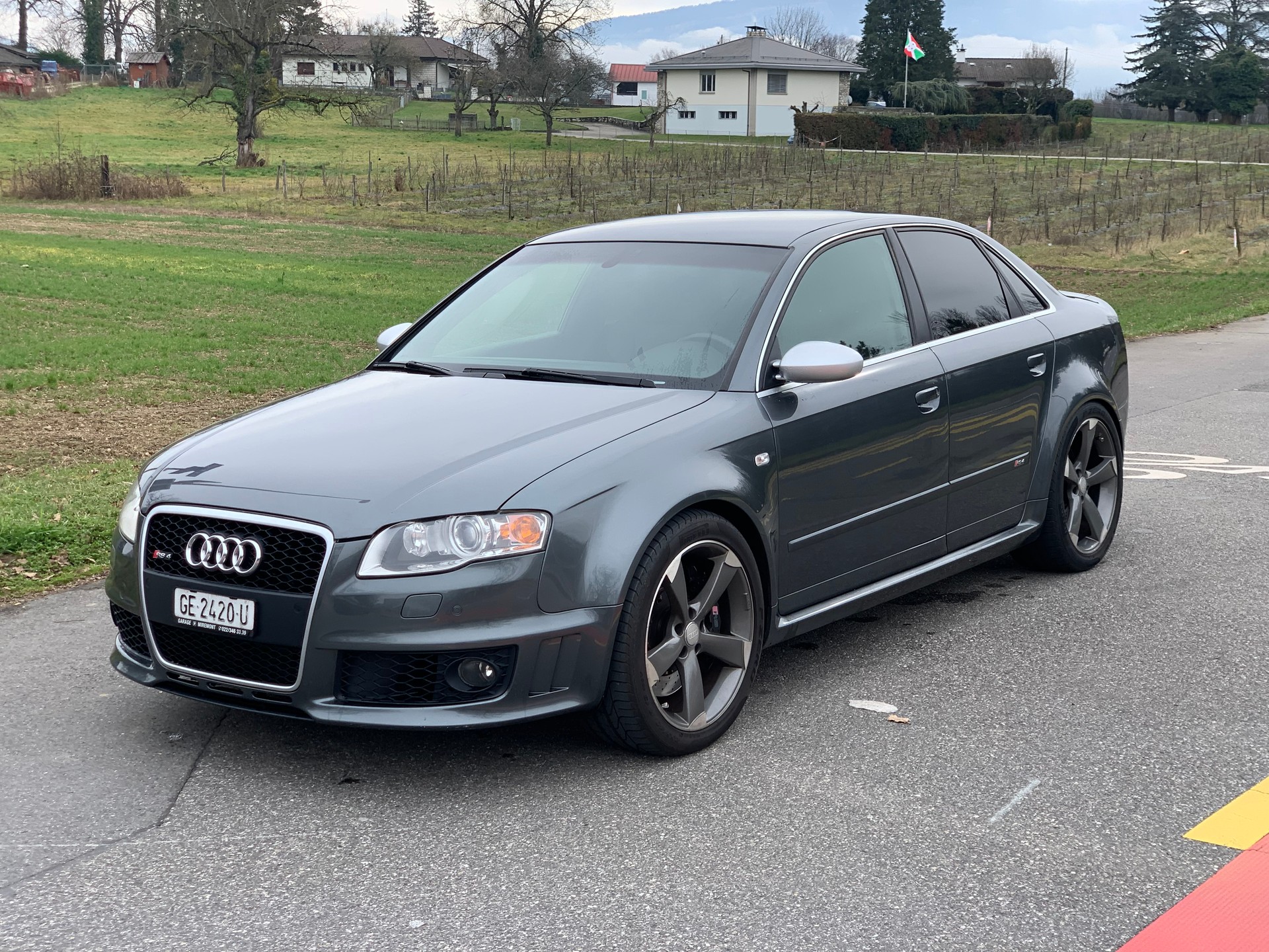 AUDI RS4 4.2 V8 quattro-image-2