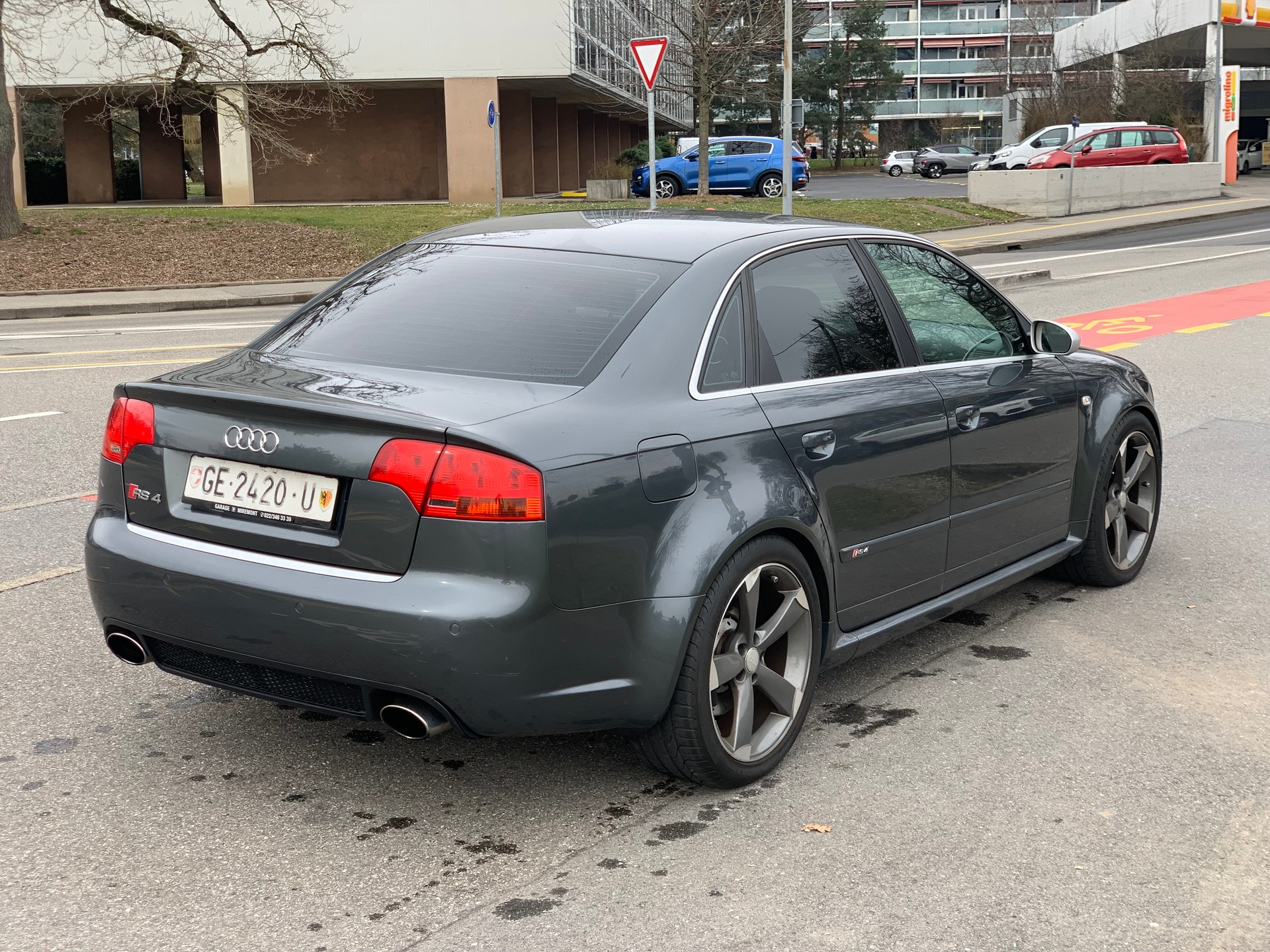 AUDI RS4 4.2 V8 quattro-image-4