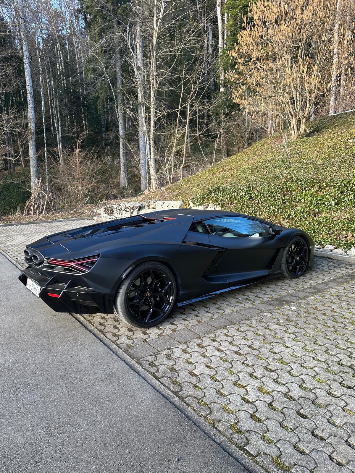 LAMBORGHINI REVUELTO-image-10