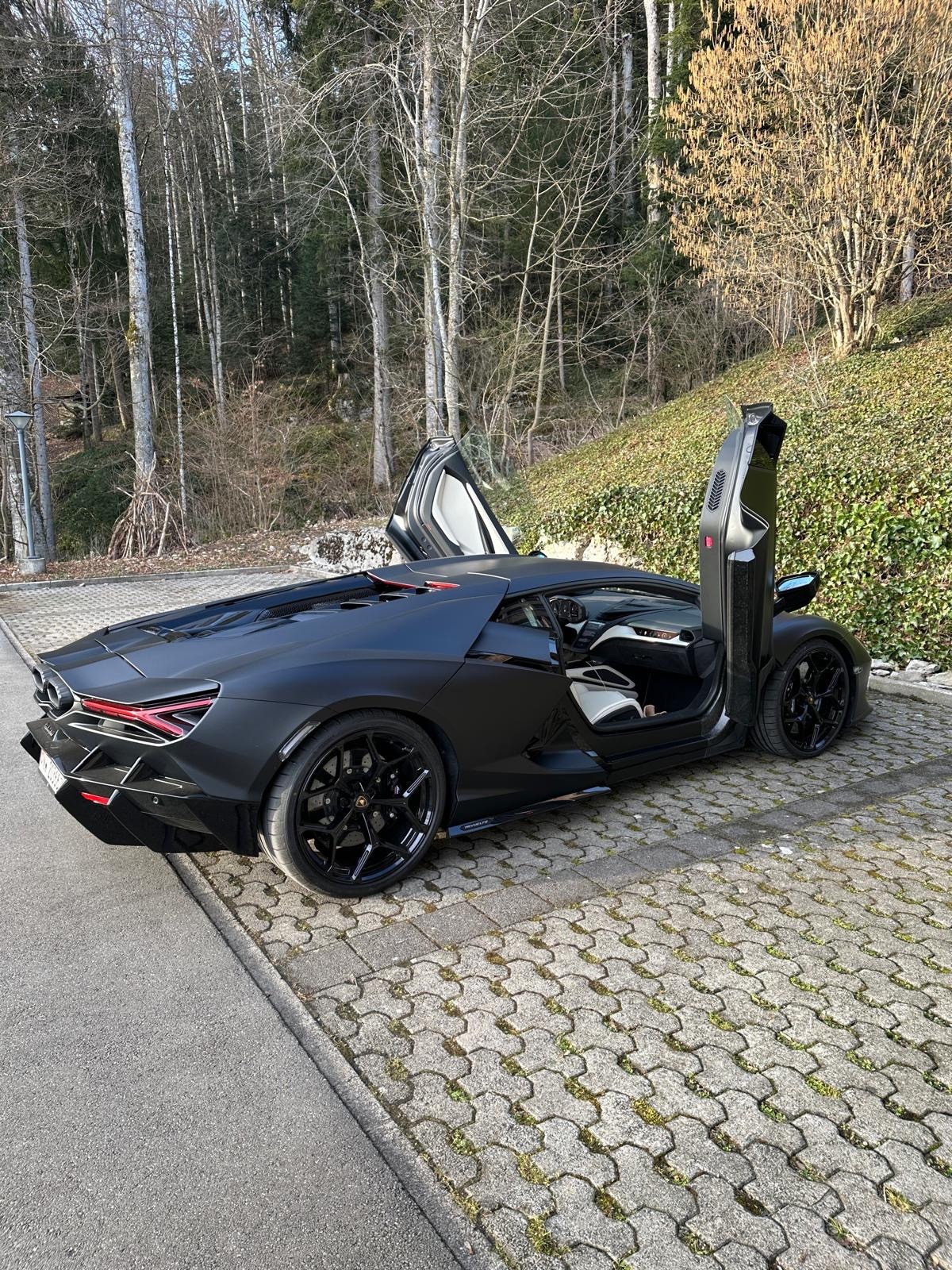 LAMBORGHINI REVUELTO-image-15