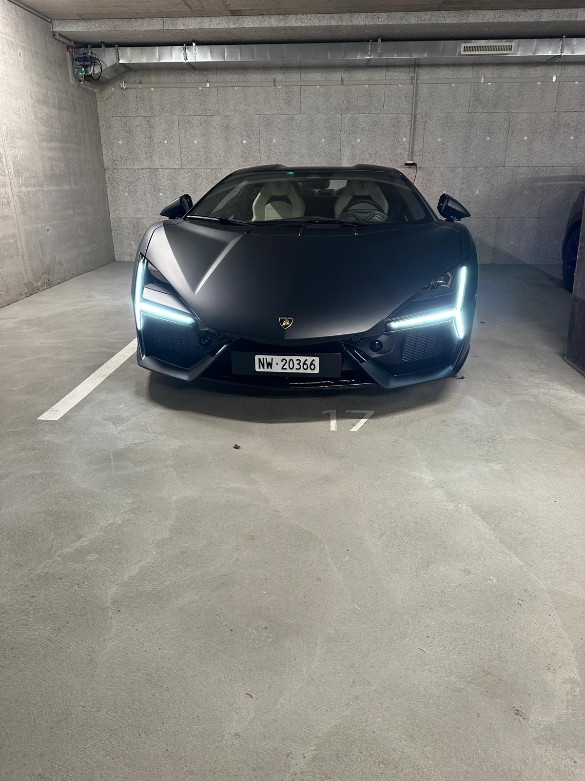 LAMBORGHINI REVUELTO-image-1