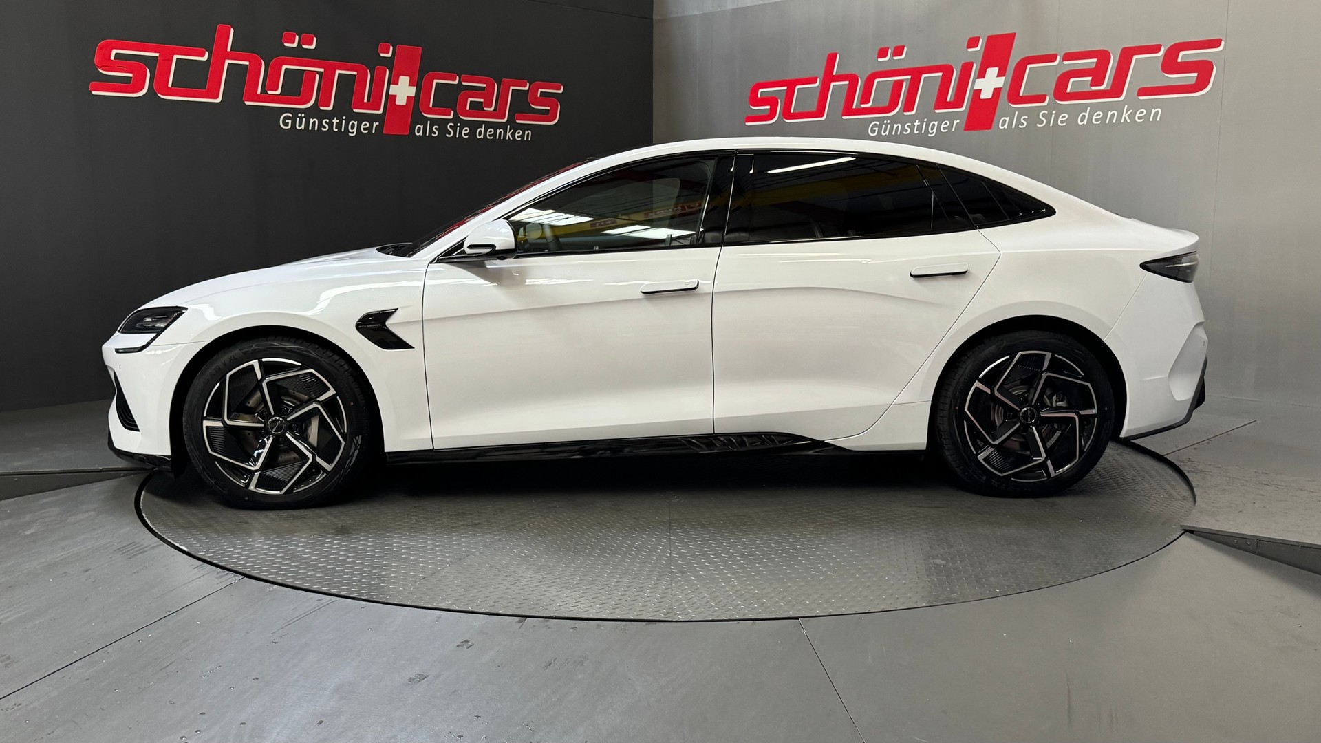 BYD Seal 82,2 kWh Excellence AWD-showroom-element-2