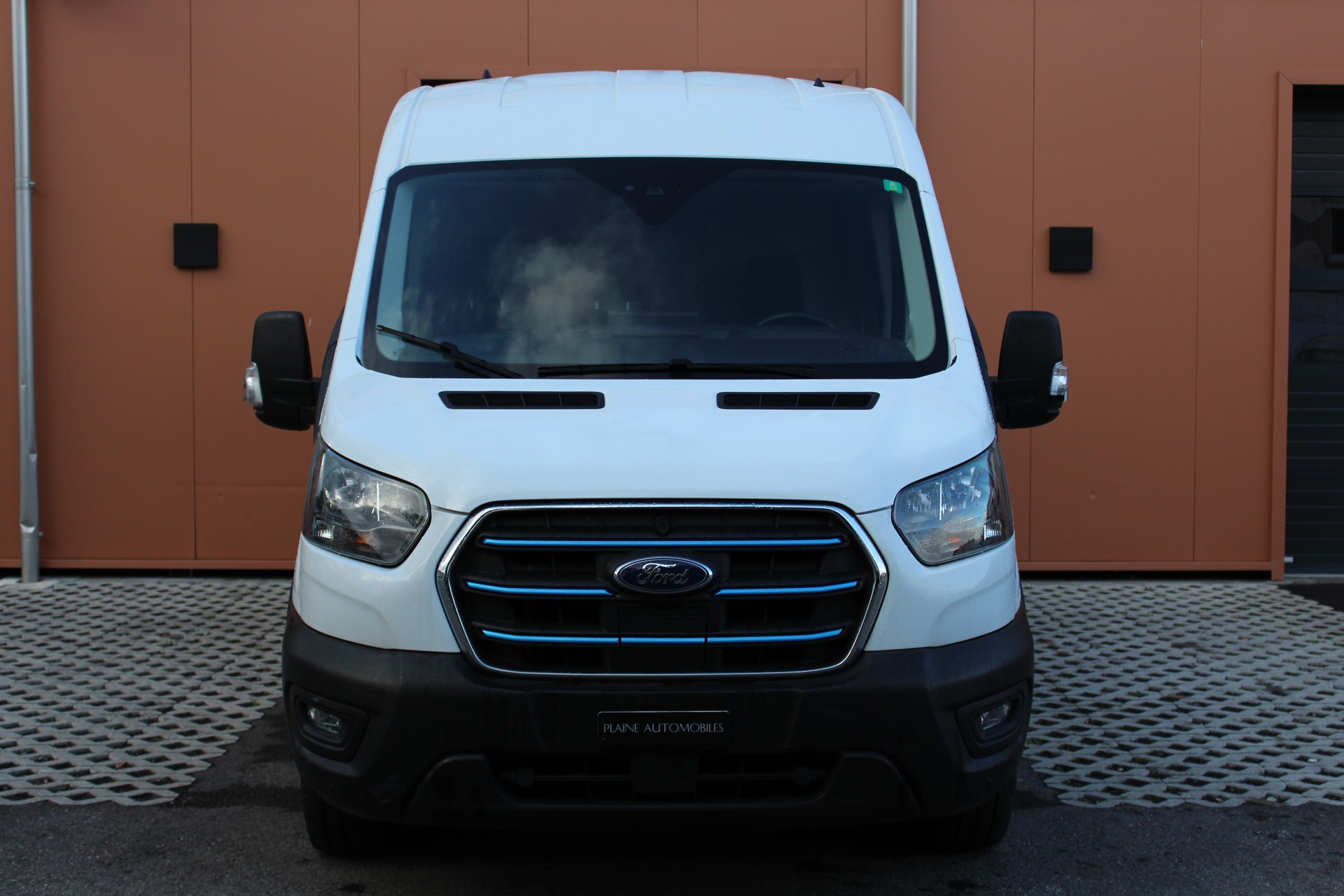 FORD Ford E-Transit Van 350 L2 Trend RWD 68kWh - "Garantie 7 ans / 150'000 km * Pack Led * Rabais Taxe Automobiles"-showroom-element-1