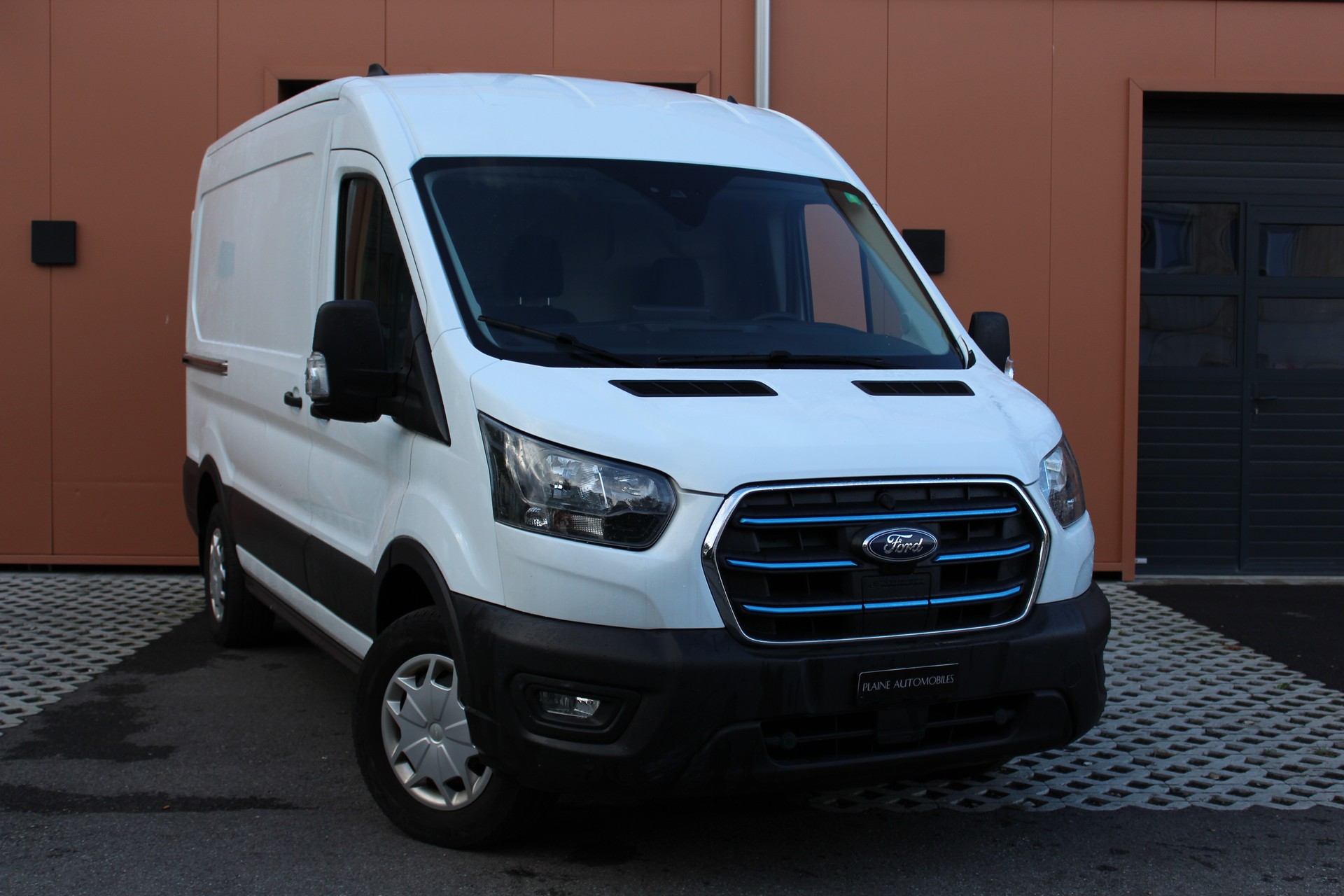 FORD Ford E-Transit Van 350 L2 Trend RWD 68kWh - "Garantie 7 ans / 150'000 km * Pack Led * Rabais Taxe Automobiles"