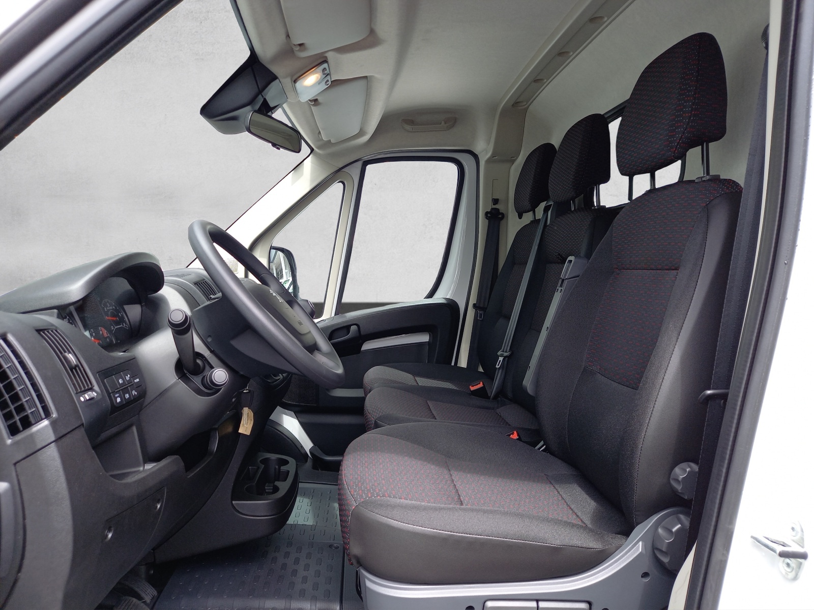 PEUGEOT Boxer Kaw. 335 L2H2 2.2 BlueHDi 140 S/S-image-8