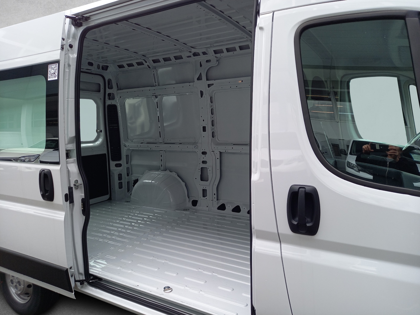 PEUGEOT Boxer Kaw. 335 L2H2 2.2 BlueHDi 140 S/S-image-12