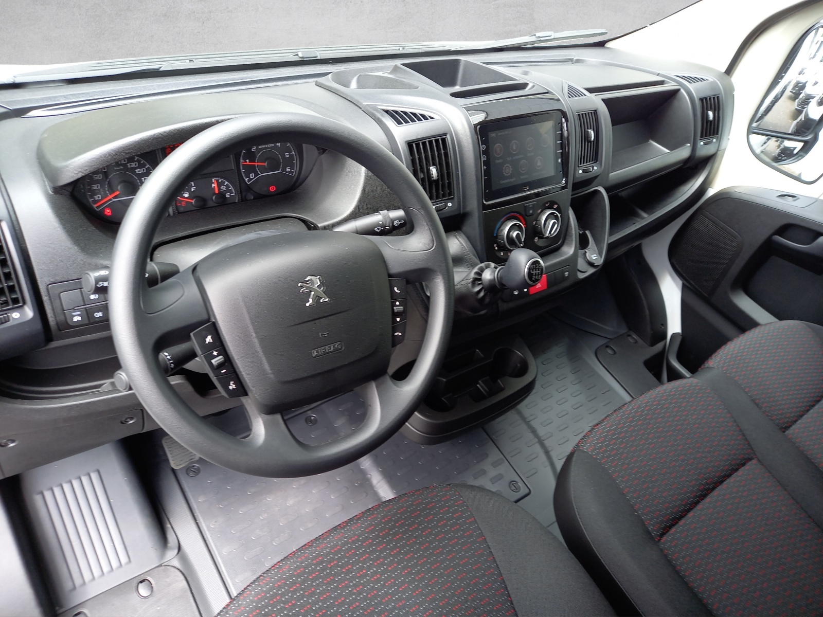 PEUGEOT Boxer Kaw. 335 L2H2 2.2 BlueHDi 140 S/S-image-9