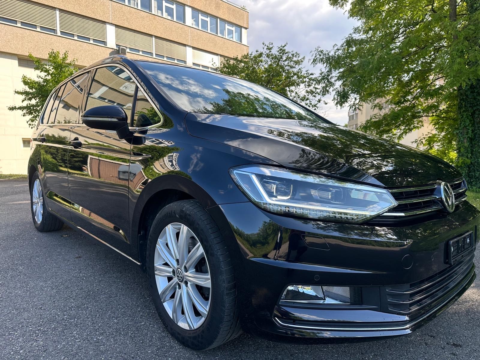 VW Touran 1.8 TSI BlueMotion Technology Highline DSG-image-1