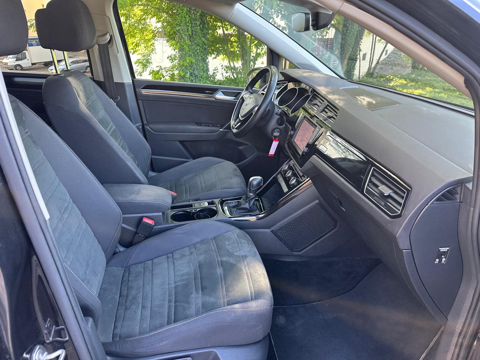 VW Touran 1.8 TSI BlueMotion Technology Highline DSG-image-8