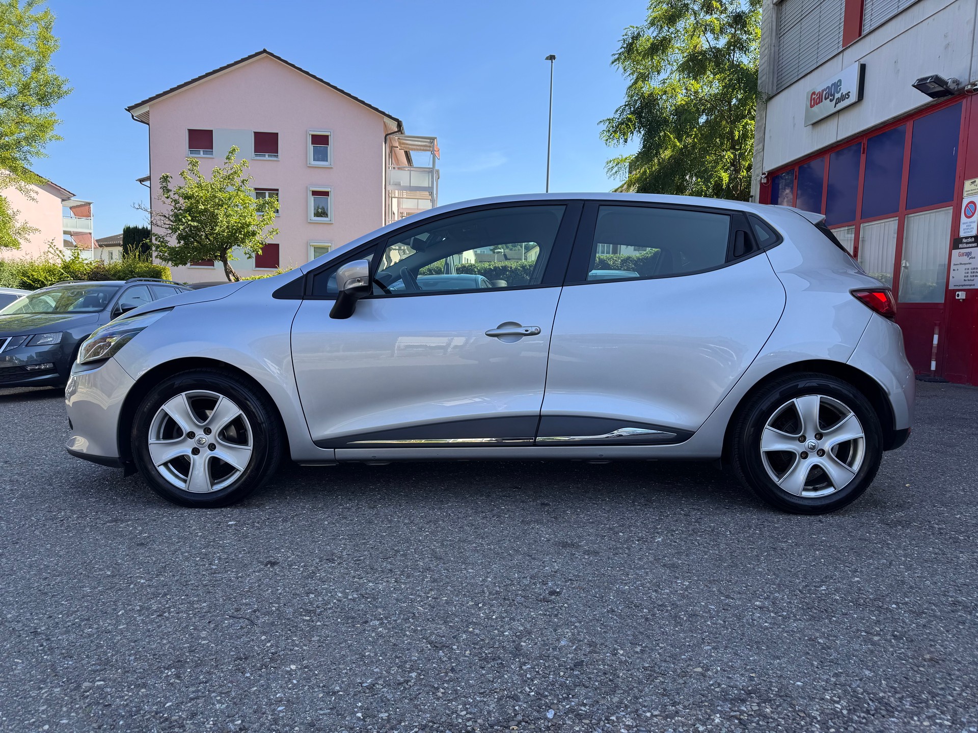 RENAULT Clio 1.2 16V T Swiss Edition EDC-image-1