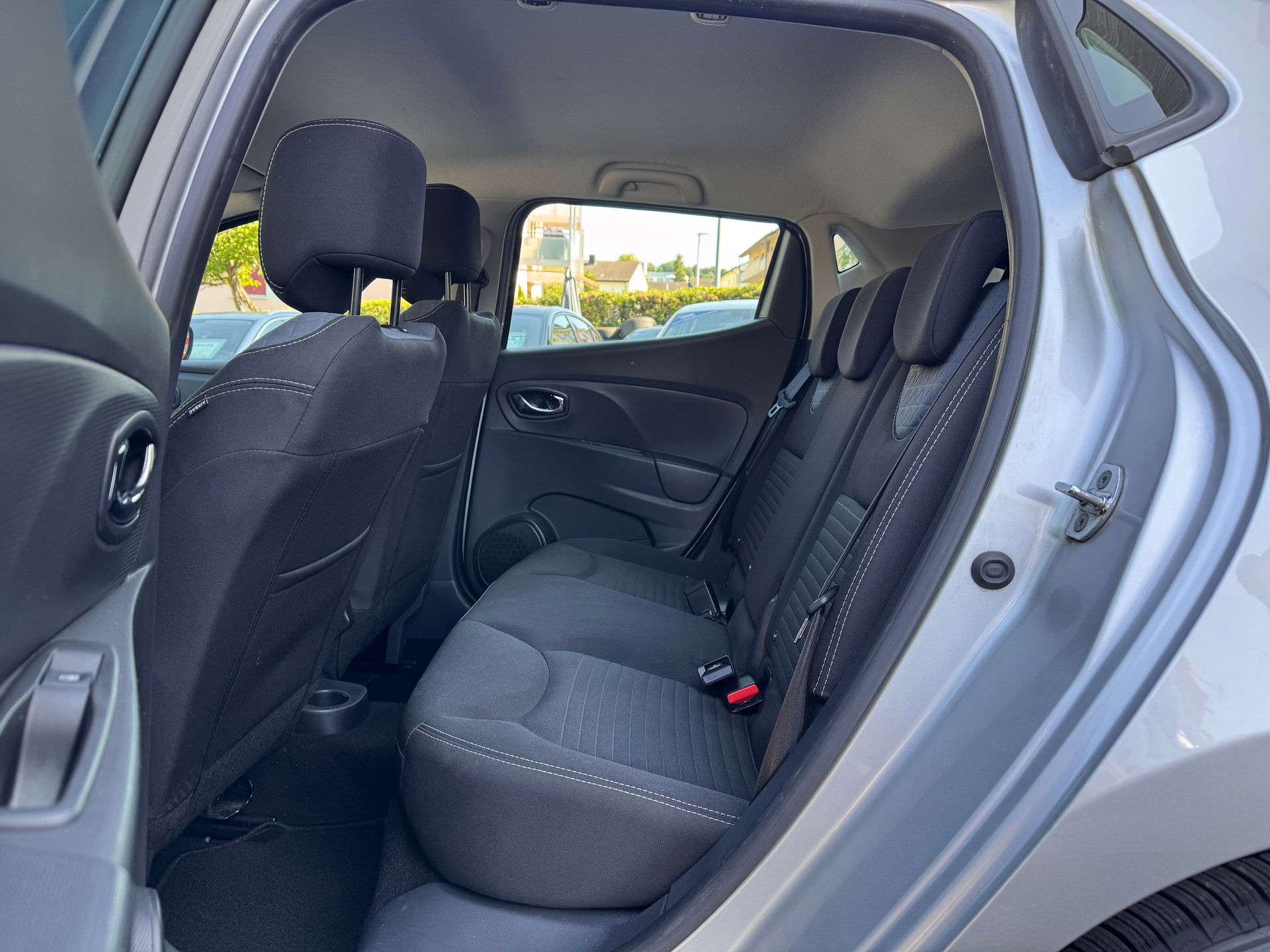 RENAULT Clio 1.2 16V T Swiss Edition EDC-image-9