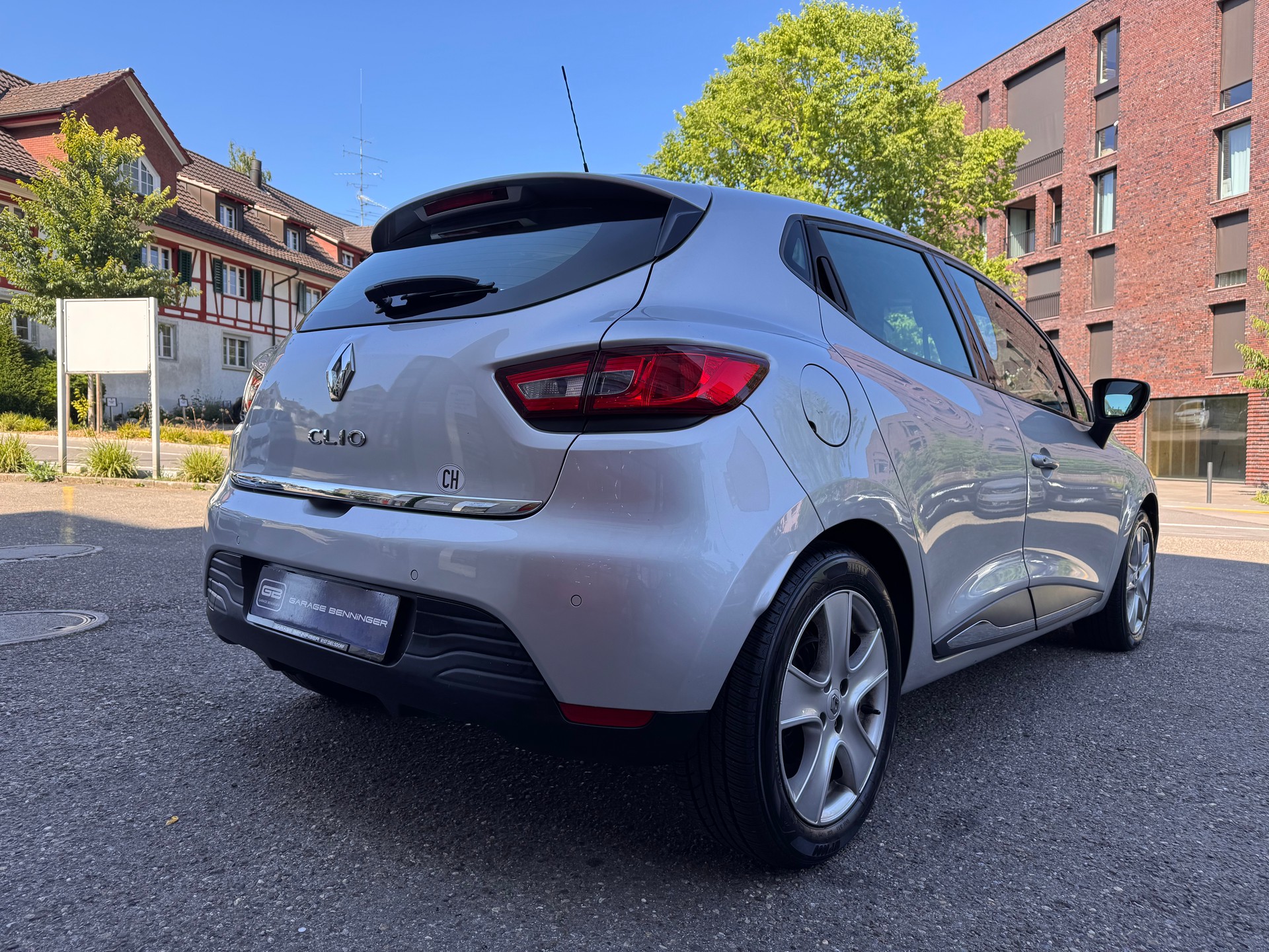 RENAULT Clio 1.2 16V T Swiss Edition EDC-image-4