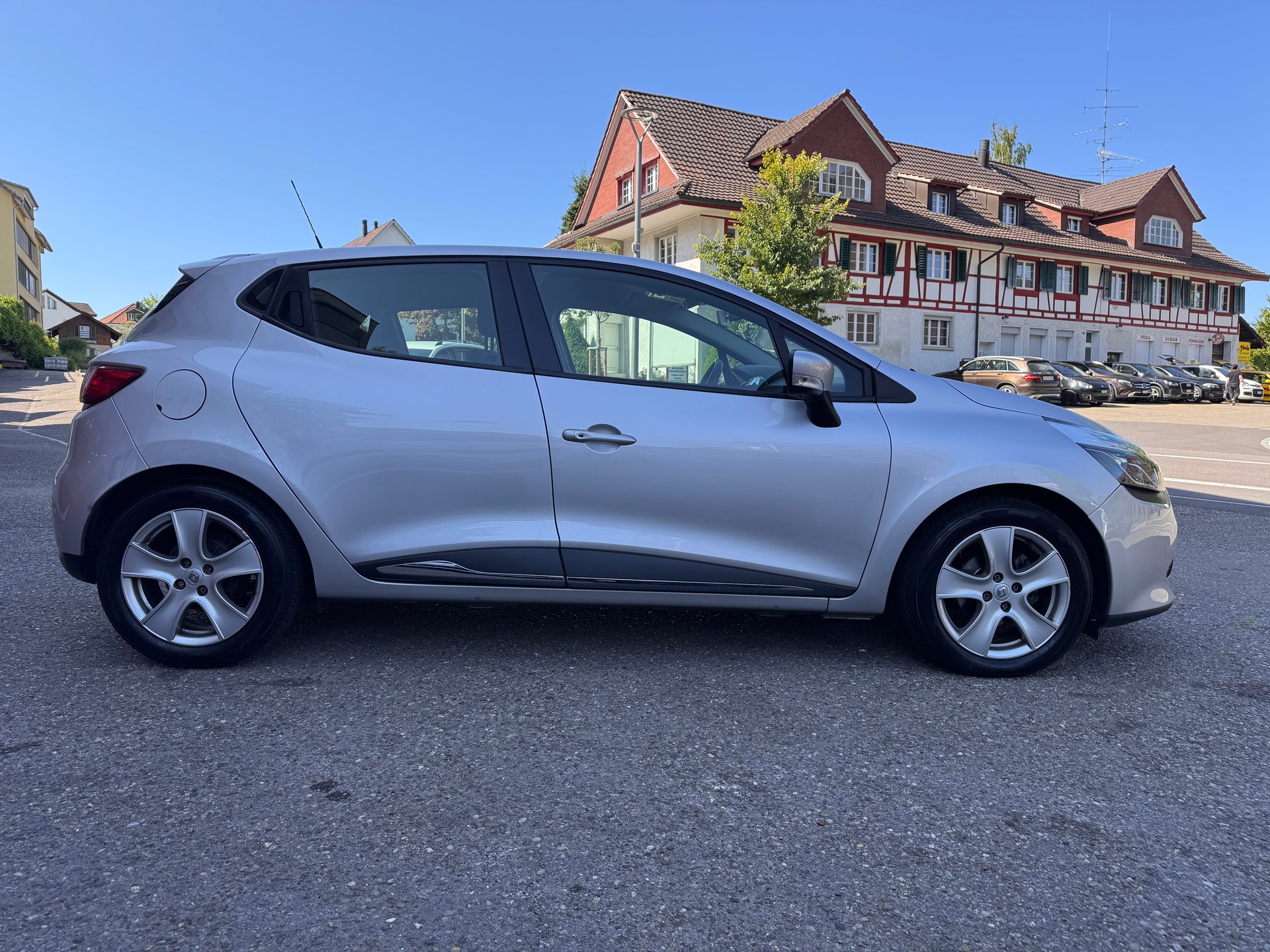 RENAULT Clio 1.2 16V T Swiss Edition EDC-image-5