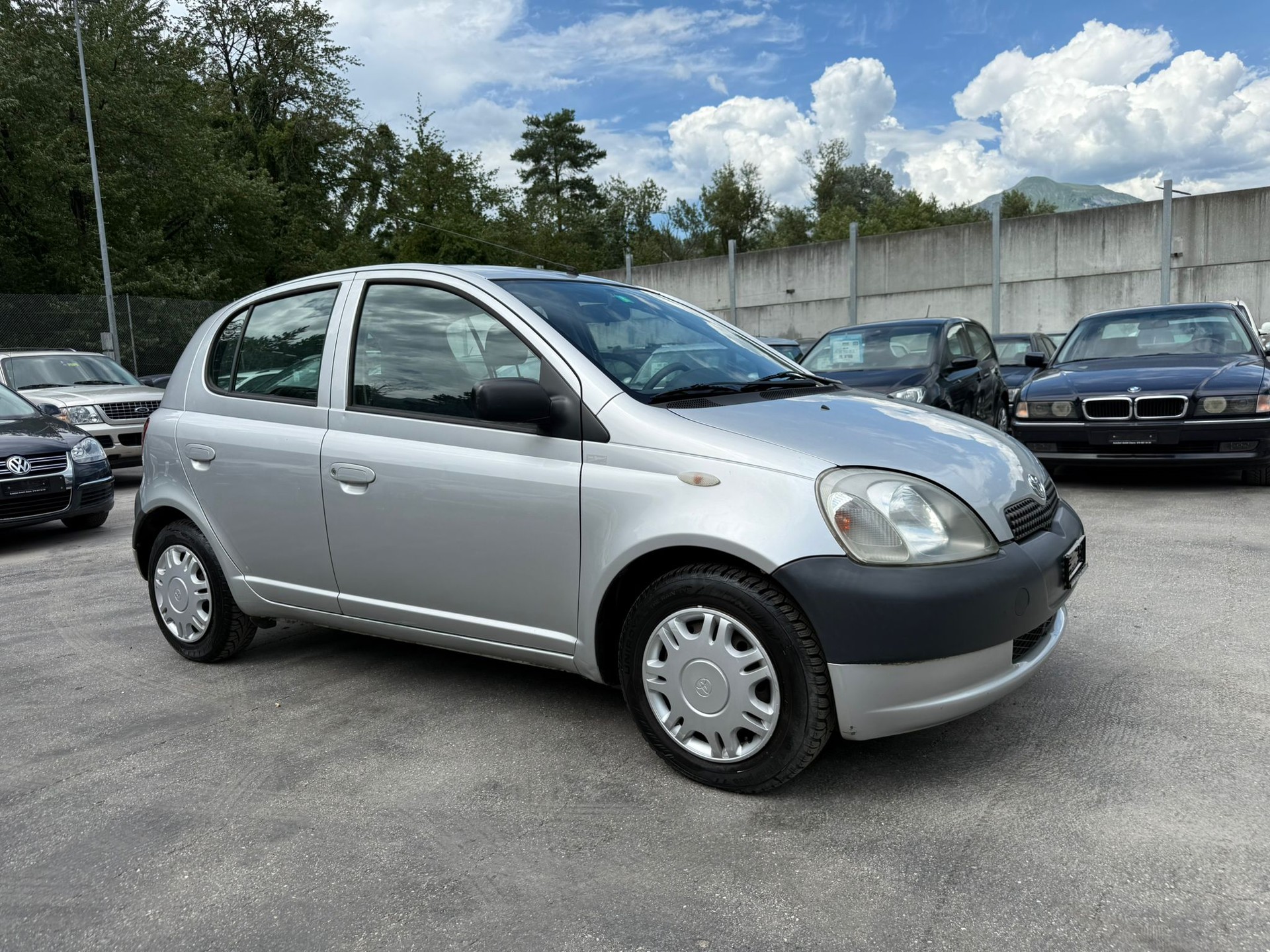 TOYOTA Yaris 1.0 Linea Terra-image-1