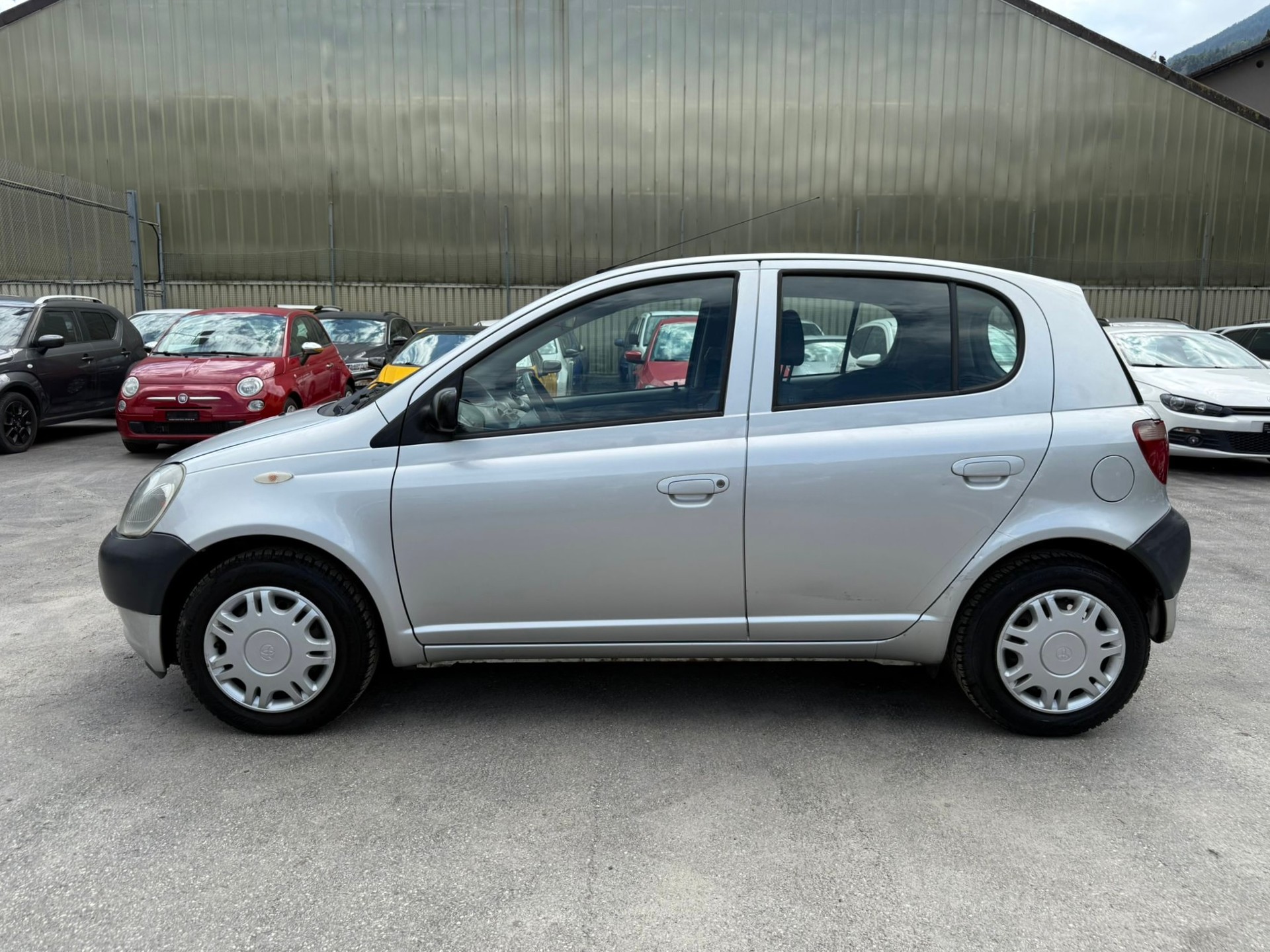 TOYOTA Yaris 1.0 Linea Terra-image-6