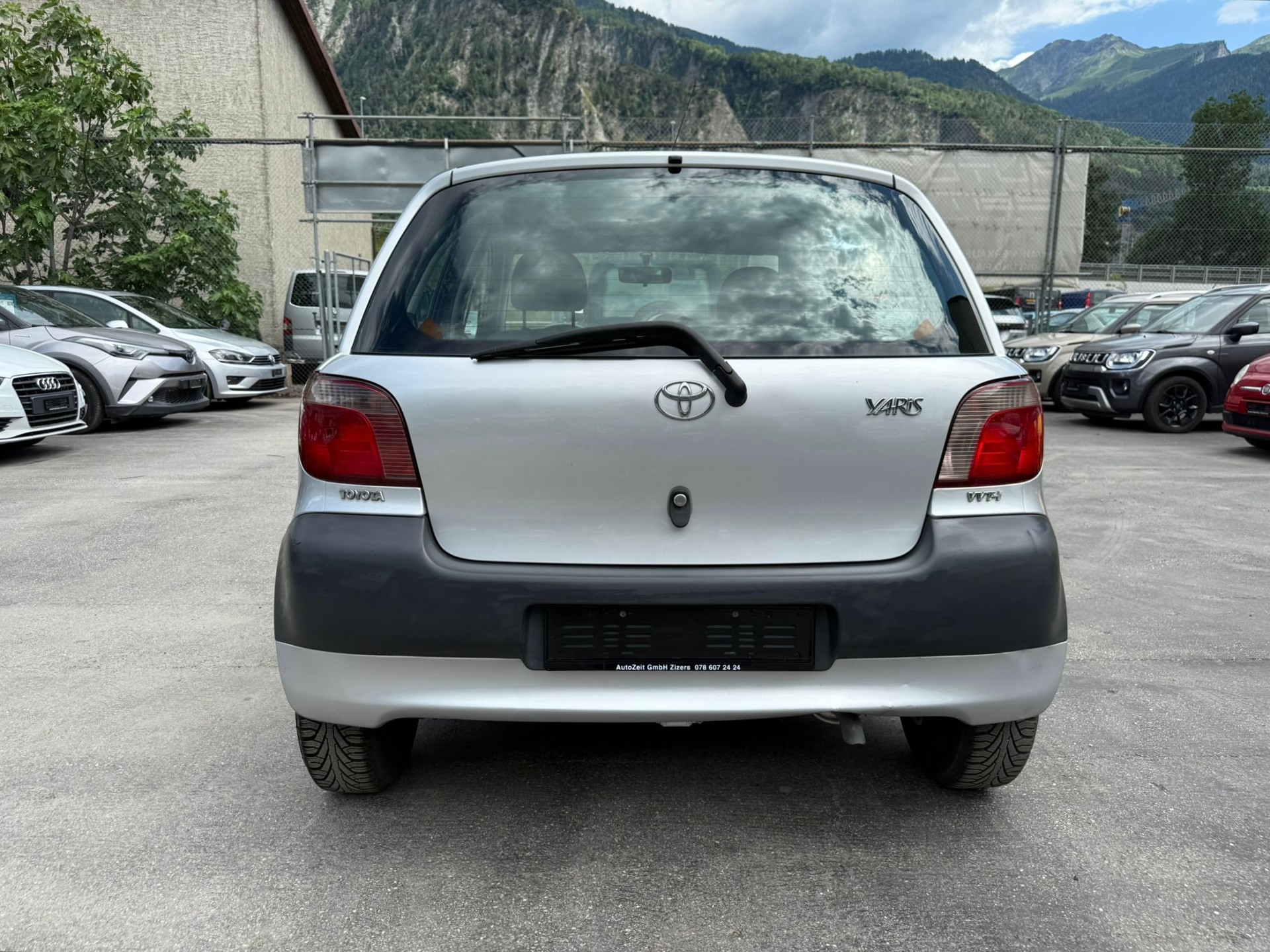 TOYOTA Yaris 1.0 Linea Terra-image-4