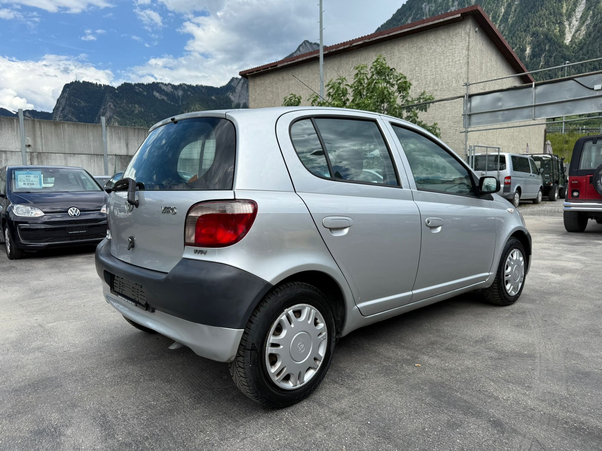 TOYOTA Yaris 1.0 Linea Terra-image-3