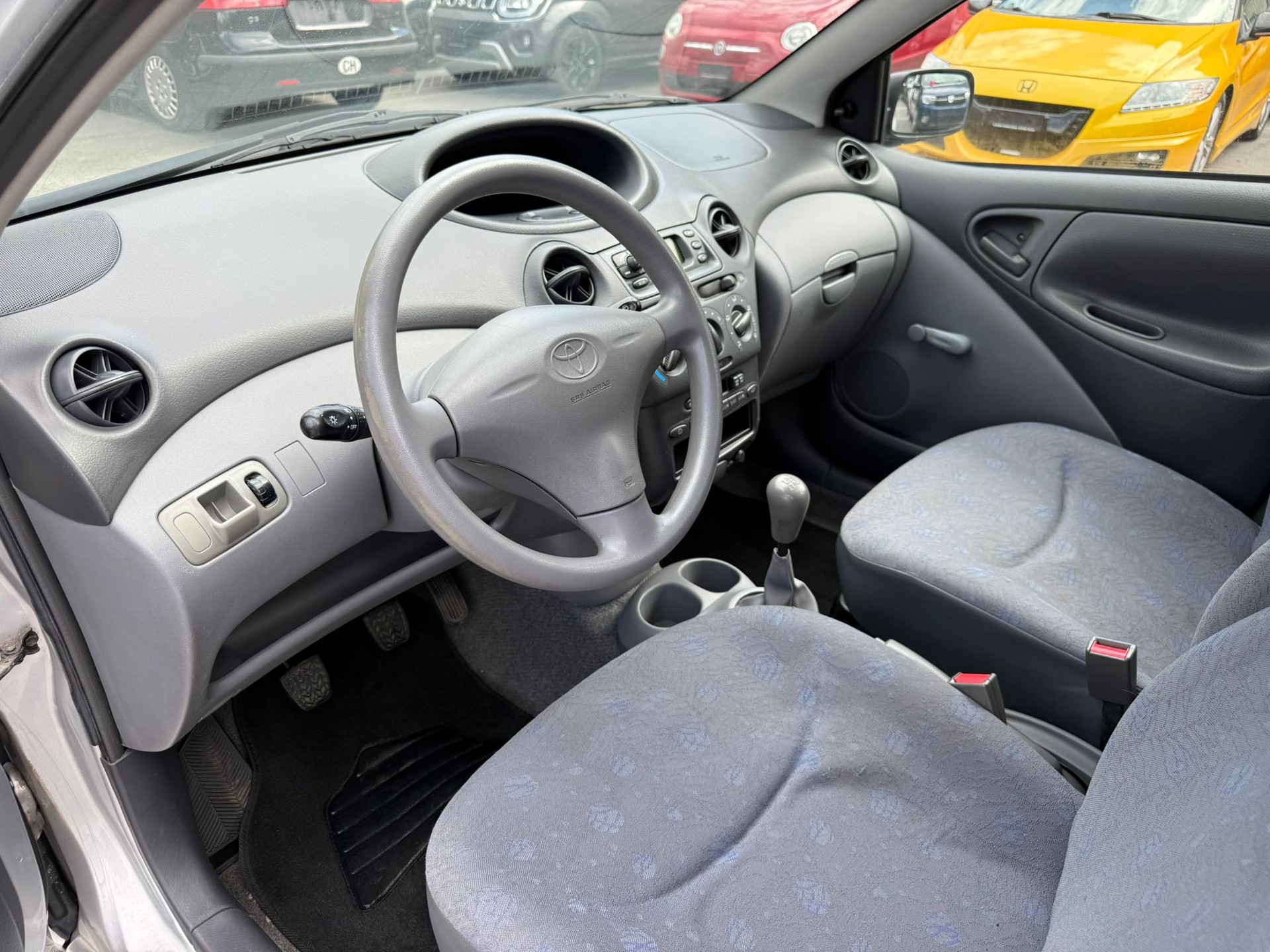 TOYOTA Yaris 1.0 Linea Terra-image-10