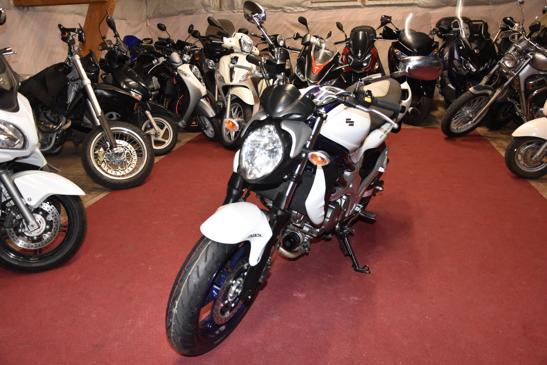 SUZUKI SFV 650 Gladius ABS
