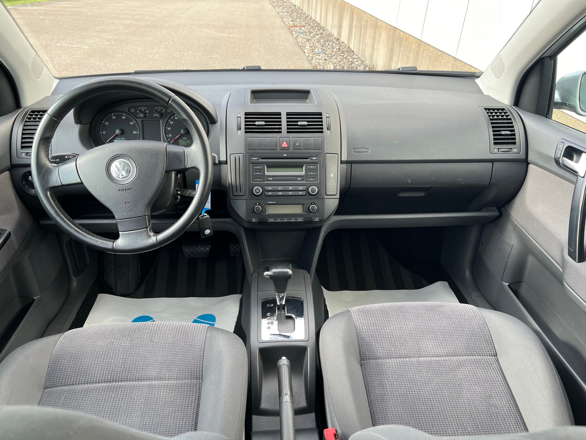 VW Polo 1.6 16V Young&Fresh-image-8