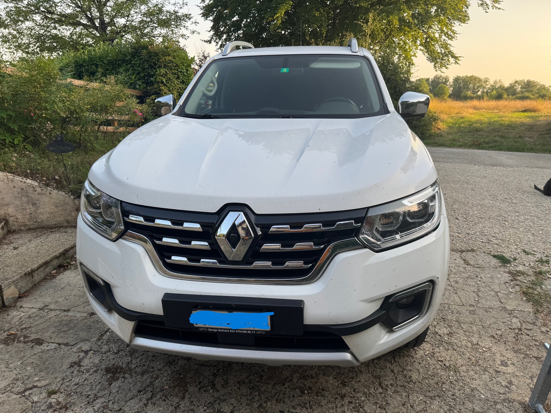 RENAULT Alaskan Doppel Cabine Twin Turbo dCi 190 4WD Zen A-image-3