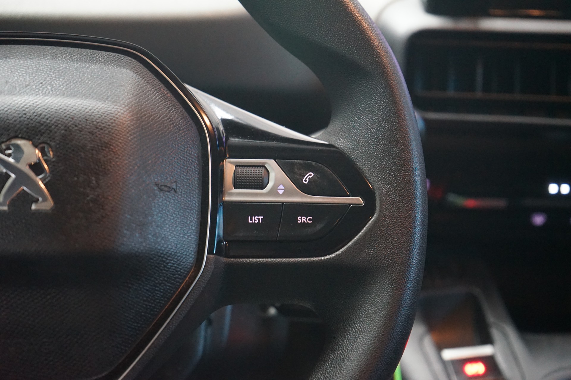 PEUGEOT Rifter 1.5 BlueHDi Allure-image-10