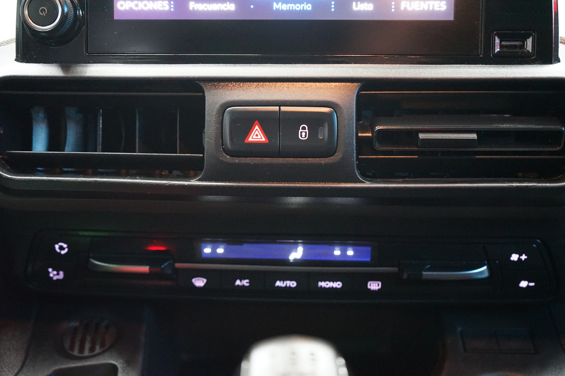 PEUGEOT Rifter 1.5 BlueHDi Allure-image-17