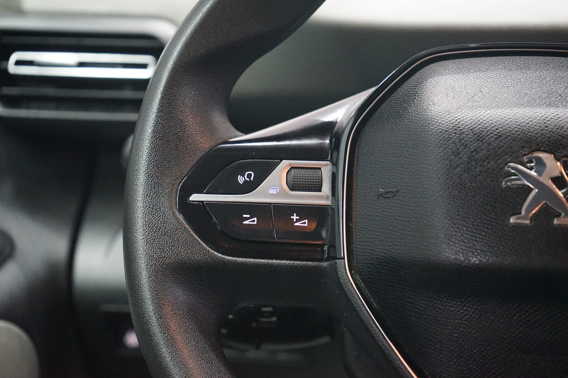 PEUGEOT Rifter 1.5 BlueHDi Allure-image-9
