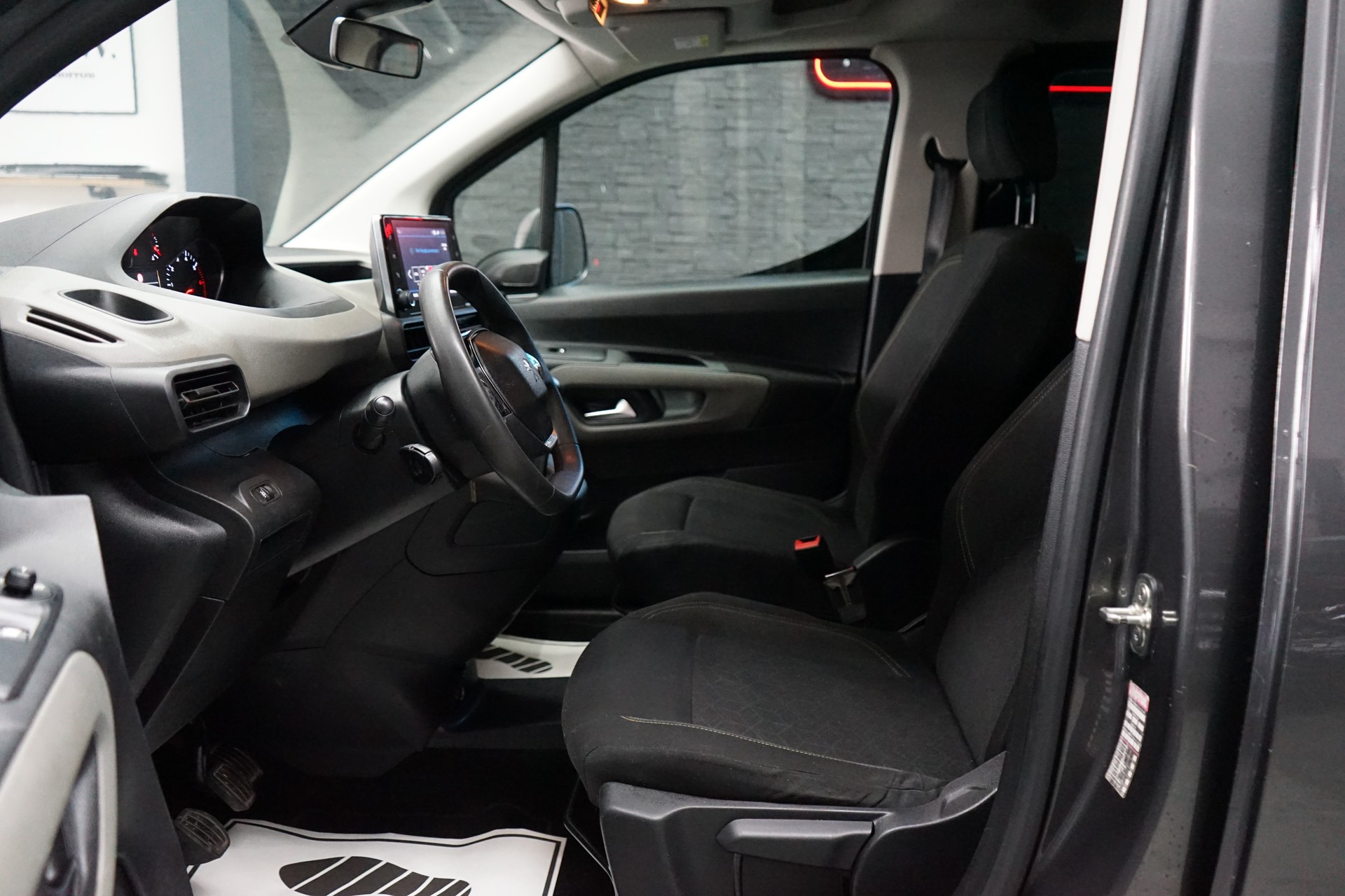 PEUGEOT Rifter 1.5 BlueHDi Allure-image-3