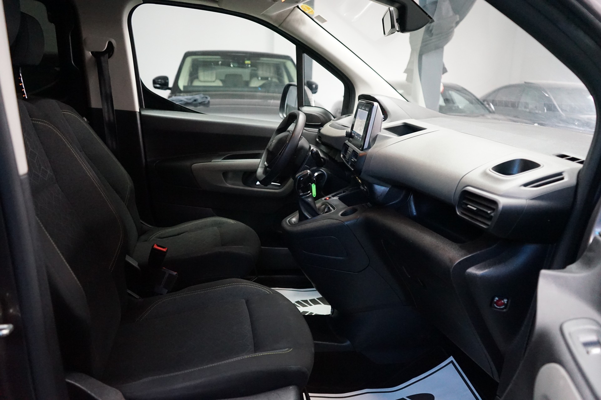 PEUGEOT Rifter 1.5 BlueHDi Allure-image-4