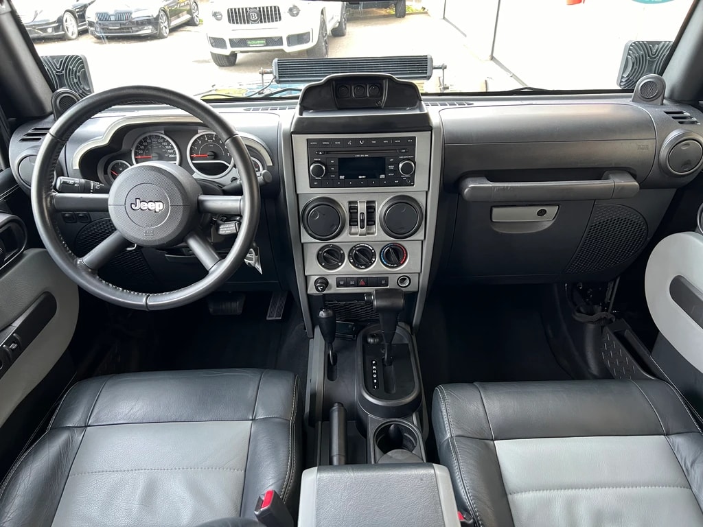 JEEP Wrangler 3.8 Unlimited Sahara Automatic-image-14