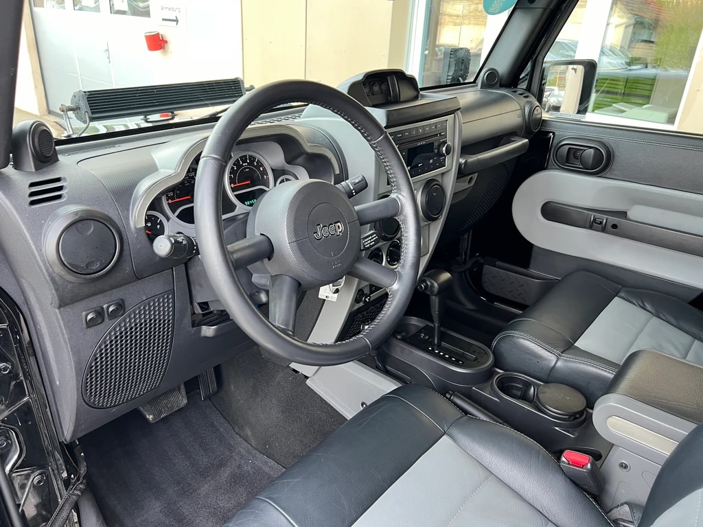 JEEP Wrangler 3.8 Unlimited Sahara Automatic-image-13
