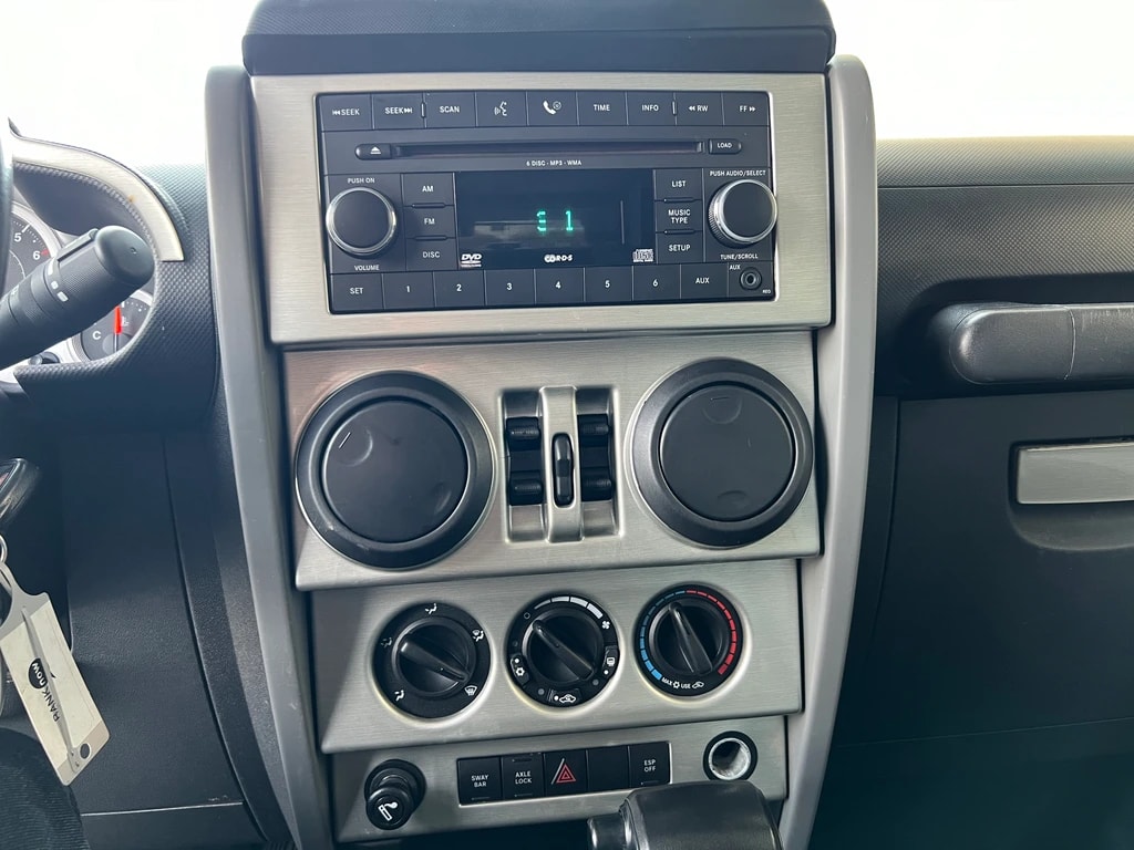 JEEP Wrangler 3.8 Unlimited Sahara Automatic-image-18