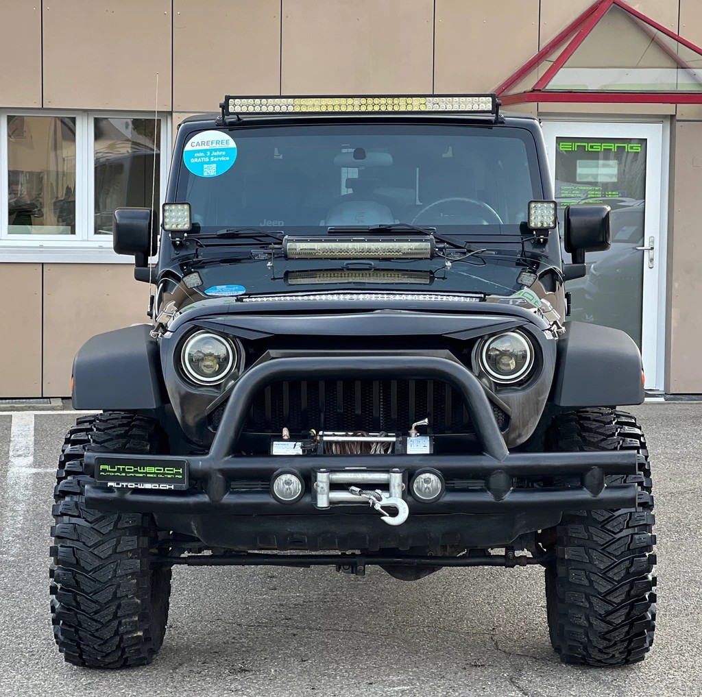 JEEP Wrangler 3.8 Unlimited Sahara Automatic-image-2