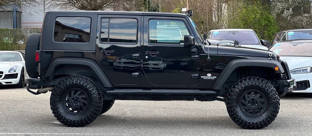JEEP Wrangler 3.8 Unlimited Sahara Automatic-image-4
