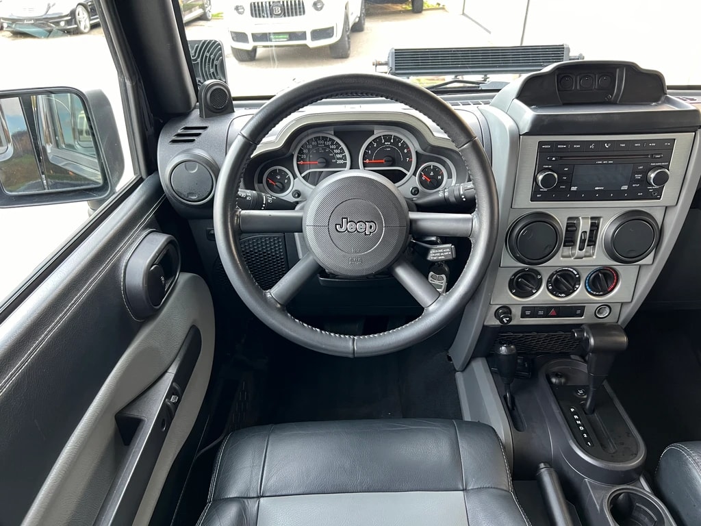 JEEP Wrangler 3.8 Unlimited Sahara Automatic-image-15
