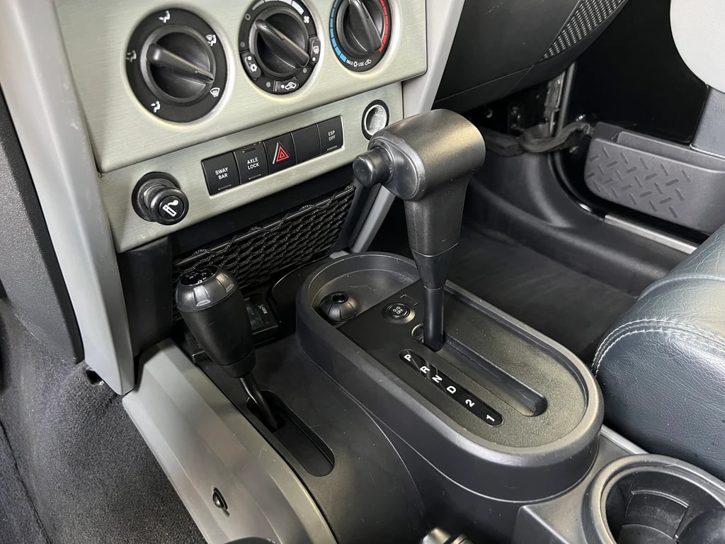 JEEP Wrangler 3.8 Unlimited Sahara Automatic-image-17
