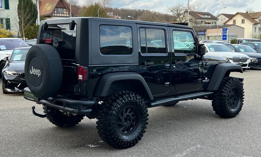JEEP Wrangler 3.8 Unlimited Sahara Automatic-image-5