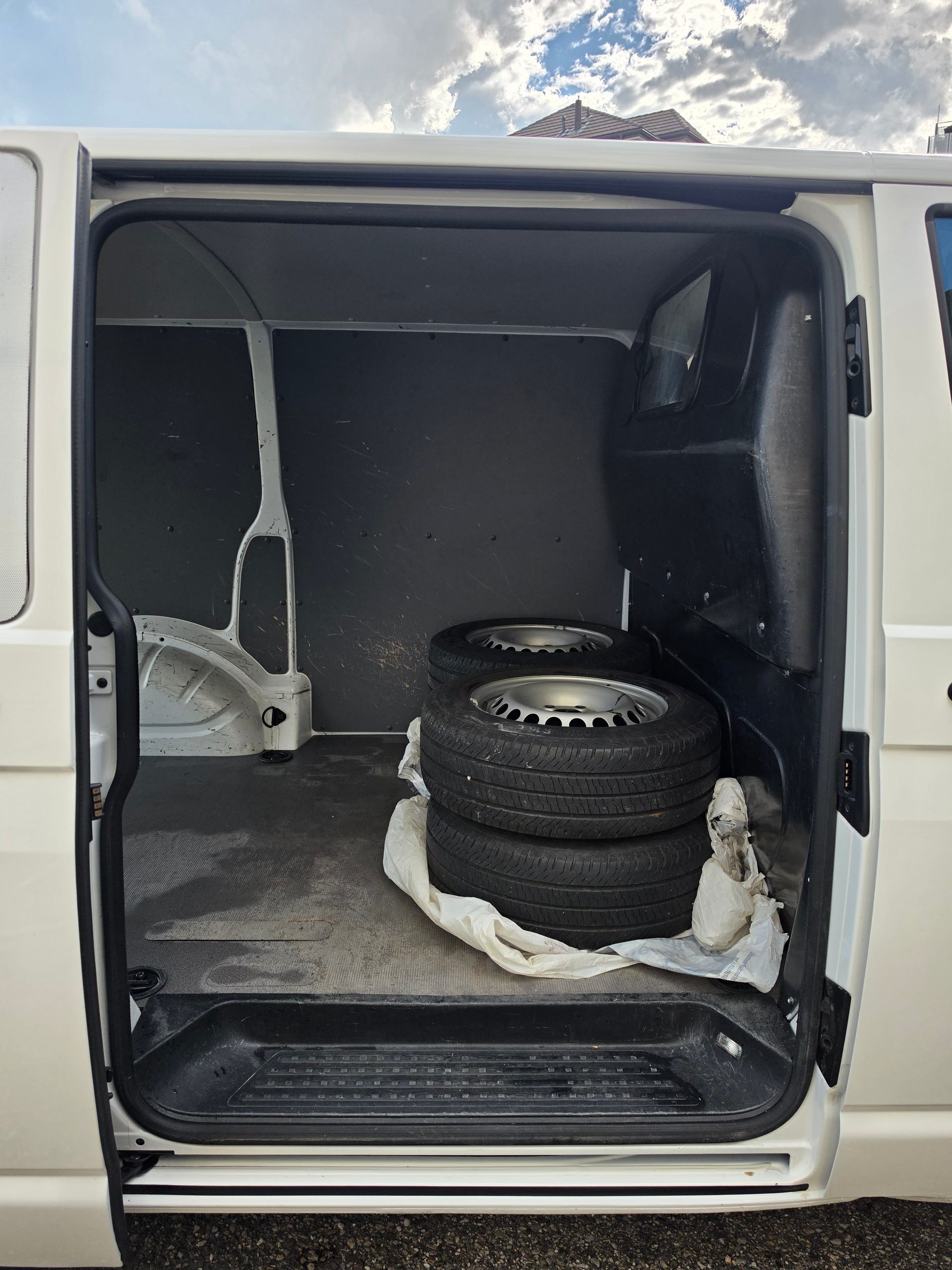 VW T6.1 2.0 TDI Entry-image-8