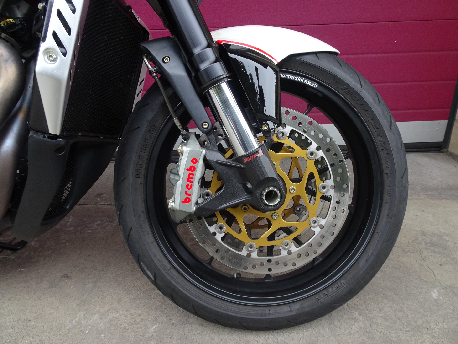 MV AGUSTA B4 Brutale 1078 RR-showroom-element-1