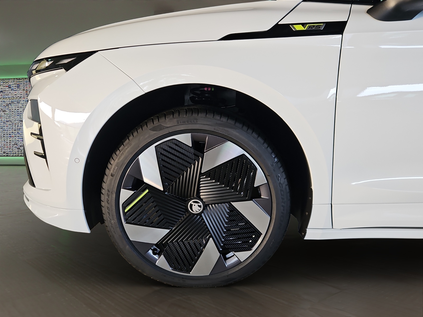 SKODA Enyaq 4x4 RS-image-5