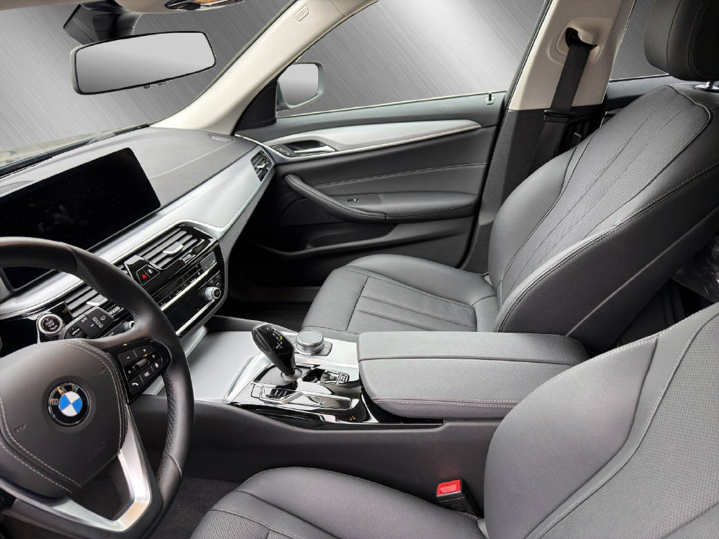 BMW 520d xDrive Touring **CH Fahrzeug**Gratis Service**Garantie**-image-9