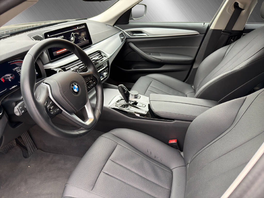BMW 520d xDrive Touring **CH Fahrzeug**Gratis Service**Garantie**-image-8
