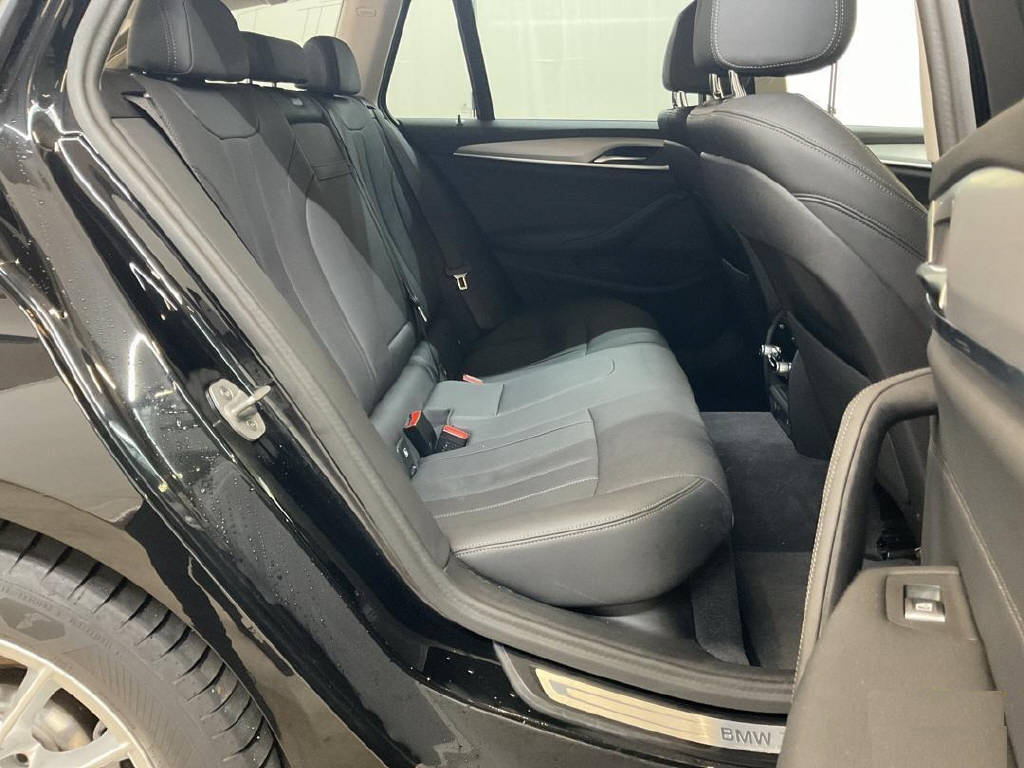 BMW 520d xDrive Touring **CH Fahrzeug**Gratis Service**Garantie**-image-18