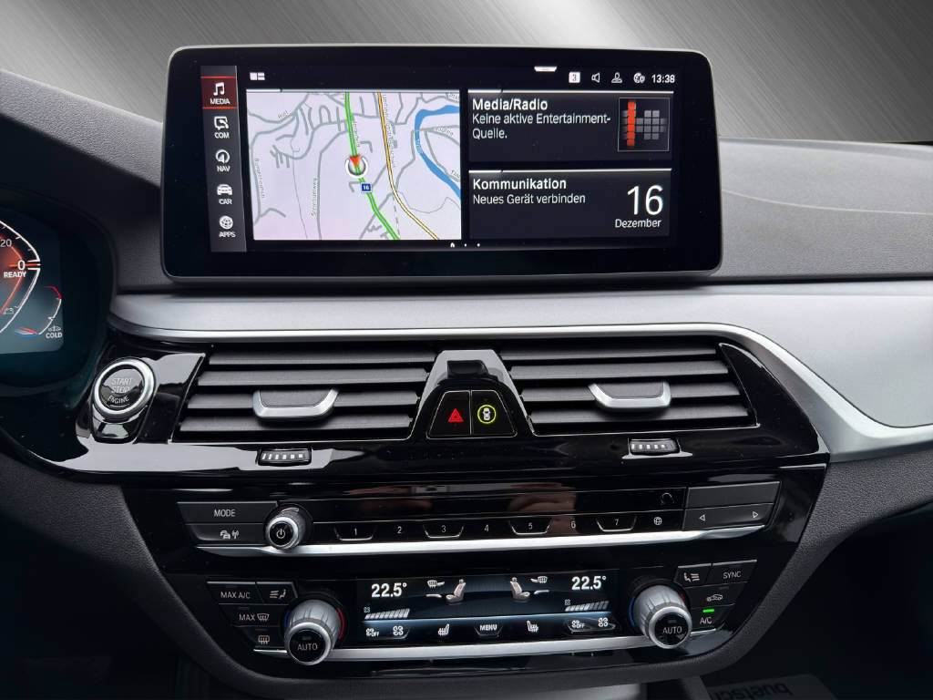 BMW 520d xDrive Touring **CH Fahrzeug**Gratis Service**Garantie**-image-13